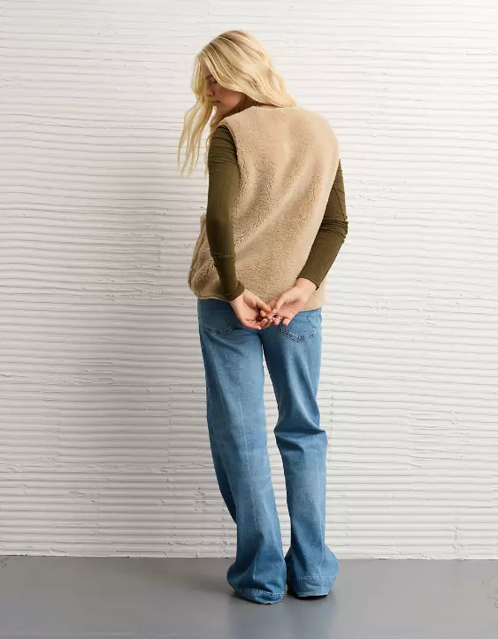 AE Sherpa Vest - Image 2